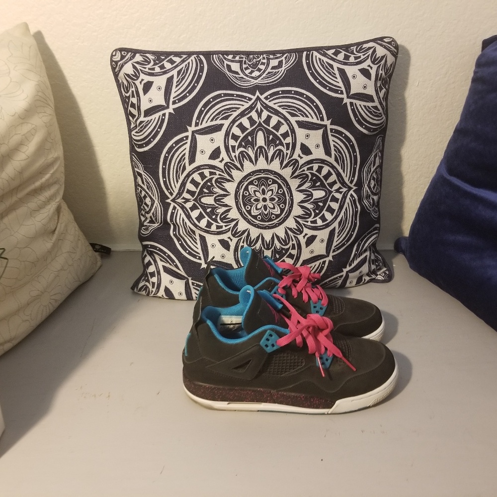 Shoes - Picture 3 of 4